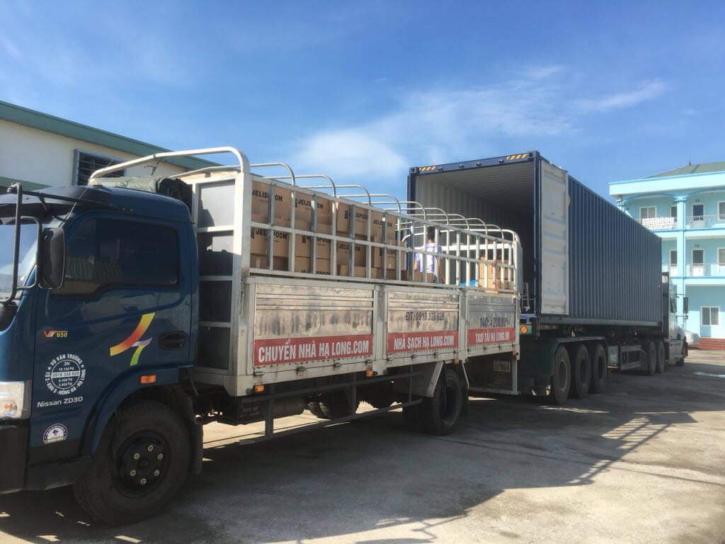 Xe tải chở hàng tại Quảng Ninh